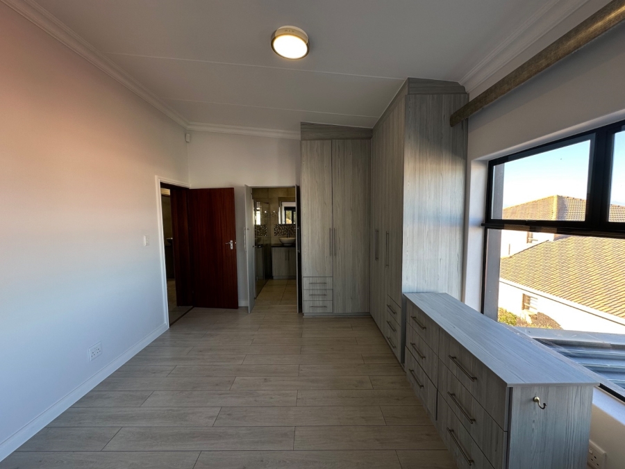 4 Bedroom Property for Sale in Hartenbos Heuwels Western Cape